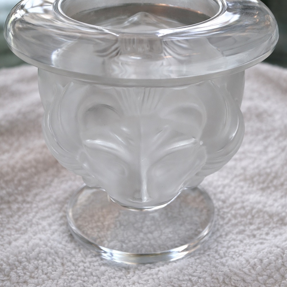 Lalique France “Tête de Lion” Crystal Ashtray Signed Frosted Lion Heads